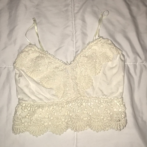 Urban Outfitters Tops - White top w floral designs